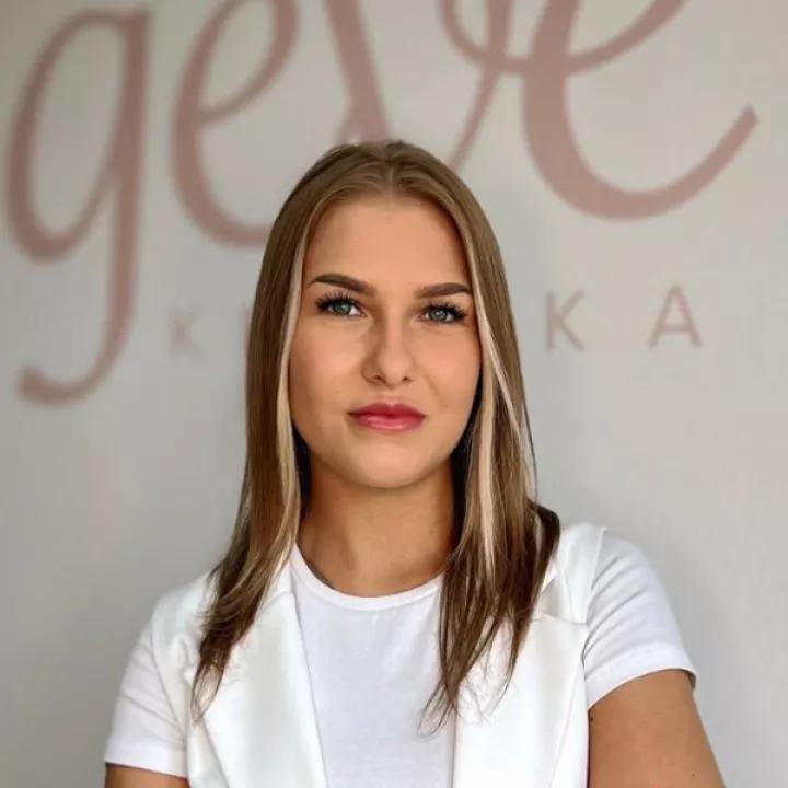 Viktória Saša Pivarník